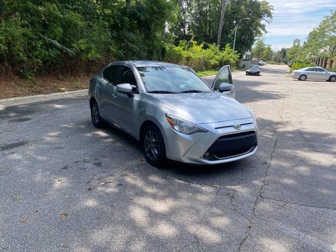 Used 2019 Toyota Yaris LE FWD image 44
