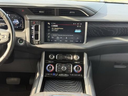 Used 2022 GMC Yukon Denali w/ Denali Premium Package RWD image 22