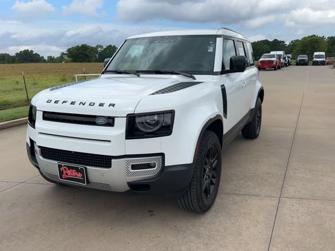 Used 2025 Land Rover Defender 110 S AWD/4WD image 3