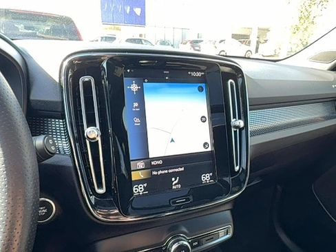 Used 2019 Volvo XC40 T5 R-Design image 23