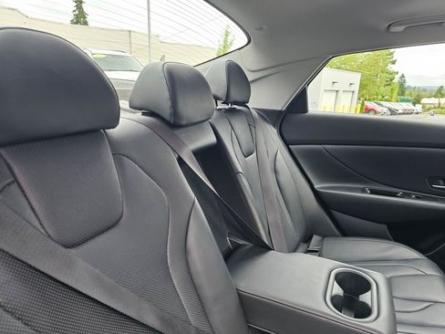 Used 2023 Hyundai Elantra Limited FWD image 12