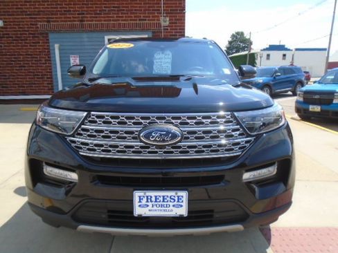 Used 2024 Ford Explorer Limited w/ Limited Technology Package AWD/4WD image 17