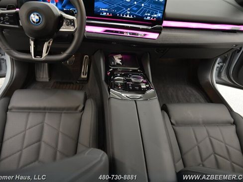 Used 2025 BMW 550e xDrive w/ Premium Package AWD/4WD image 21