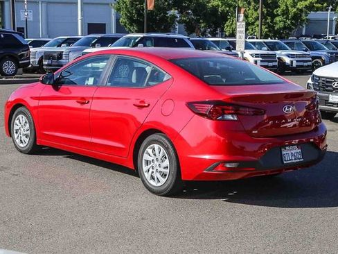 Used 2020 Hyundai Elantra SE FWD image 2
