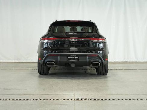 Certified 2025 Porsche Macan AWD/4WD image 6