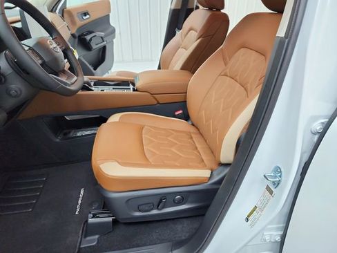 New 2026 Nissan Pathfinder Platinum image 19