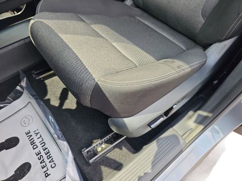 Used 2025 Nissan Rogue SV FWD image 27