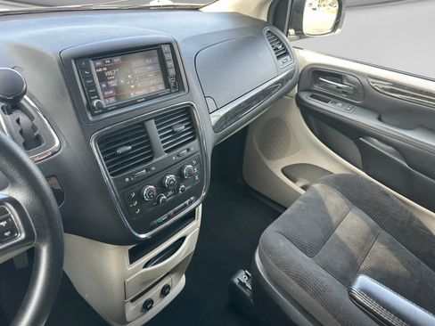 Used 2019 Dodge Grand Caravan SE w/ UConnect Hands-Free Group FWD image 30