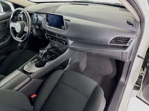 Used 2024 Nissan Rogue S FWD image 17