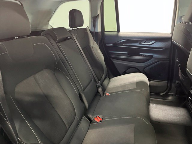 Used 2023 Jeep Grand Cherokee Laredo AWD/4WD image 14