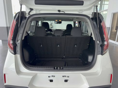 Used 2025 Kia Soul LX w/ LX Technology Package FWD image 7