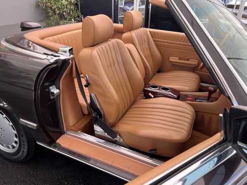 Used 1987 Mercedes-Benz 560 SL image 18