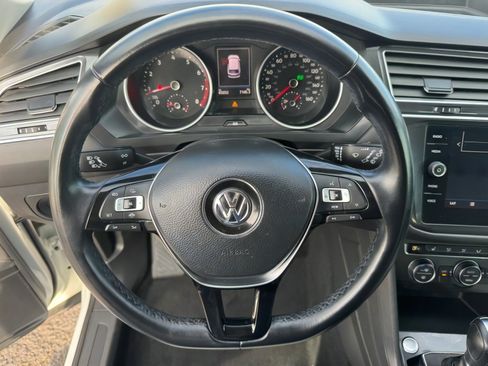 Used 2019 Volkswagen Tiguan SE image 18