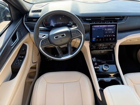 Used 2023 Jeep Grand Cherokee L Limited w/ Luxury Tech Group II AWD/4WD image 12