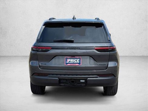 Used 2024 Jeep Grand Cherokee Laredo X w/ Luxury Tech Group I AWD/4WD image 7