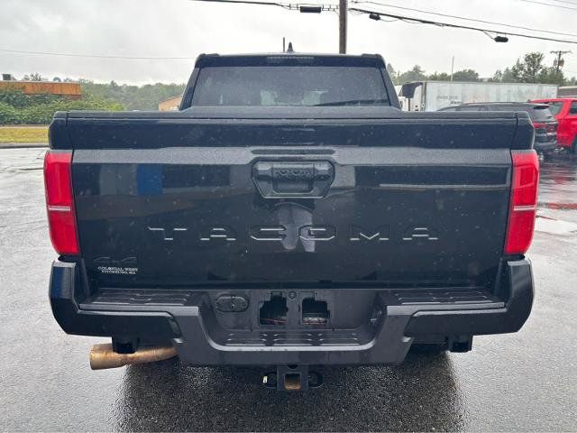 Used 2025 Toyota Tacoma TRD Off-Road AWD/4WD image 7