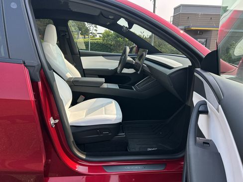 Used 2026 Tesla Model Y 2WD image 25