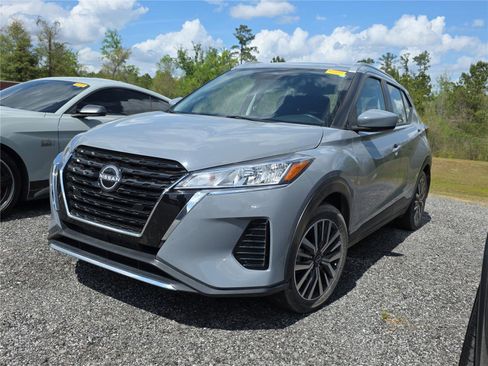 Used 2023 Nissan Kicks SV image 4