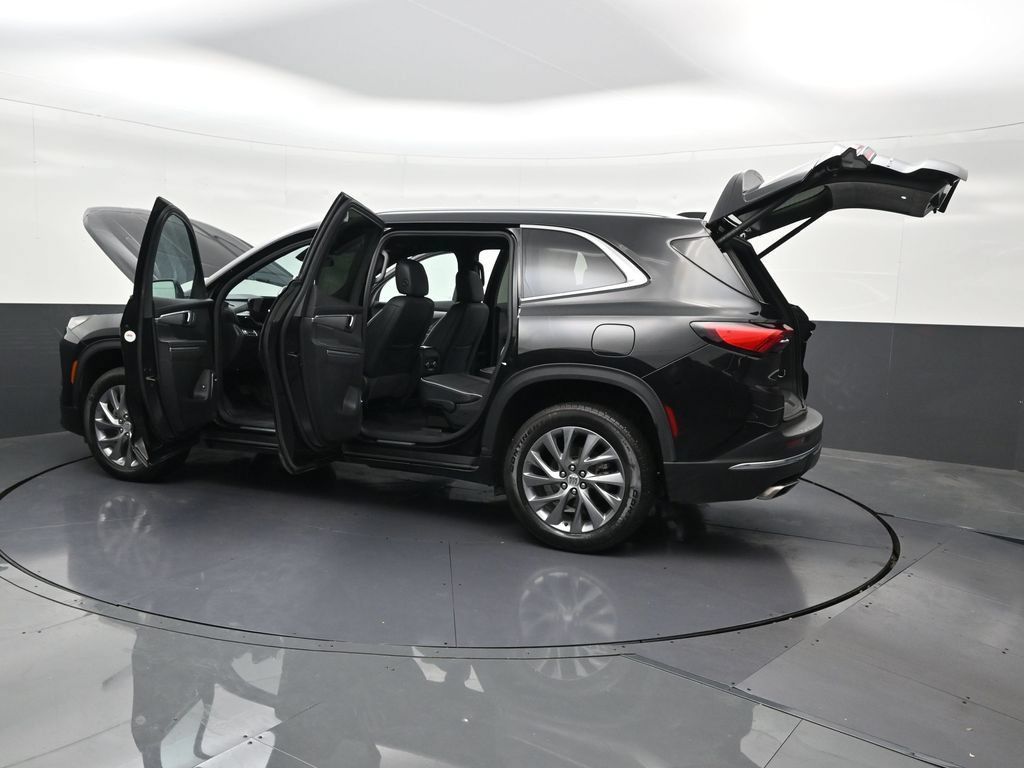 Used 2025 Buick Enclave Preferred w/ Power Package FWD image 34