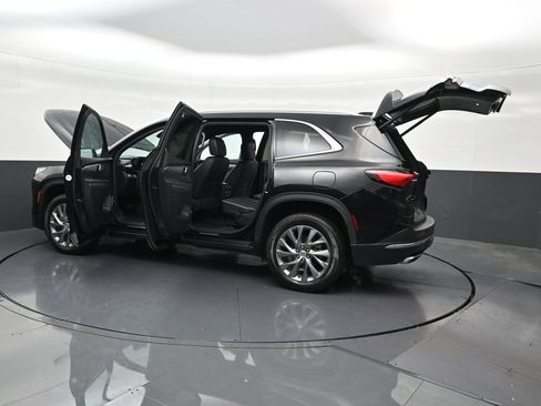 Used 2025 Buick Enclave Preferred w/ Power Package FWD image 34