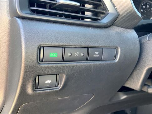 Used 2025 Nissan Sentra S FWD image 36