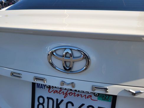 Used 2018 Toyota Camry SE FWD image 6