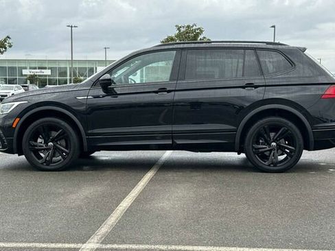 Used 2024 Volkswagen Tiguan SE R-Line FWD image 7