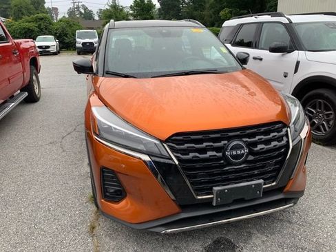 Used 2022 Nissan Kicks SR FWD image 3