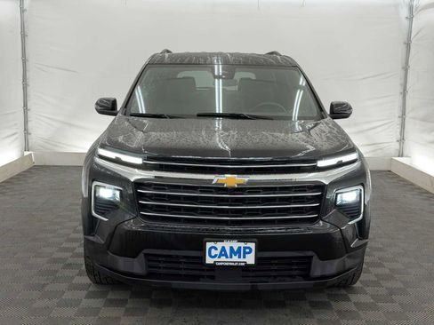 Used 2025 Chevrolet Traverse LT image 9