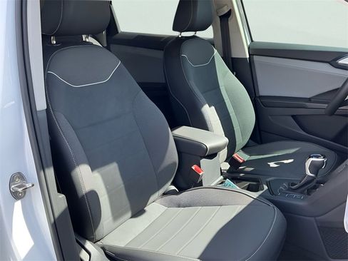 Used 2024 Volkswagen Taos SE image 23