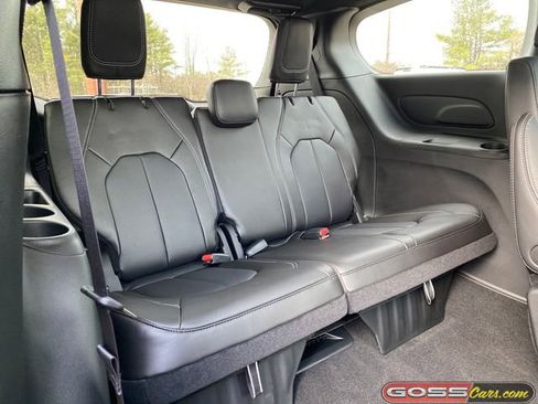 New 2026 Chrysler Pacifica Select image 8