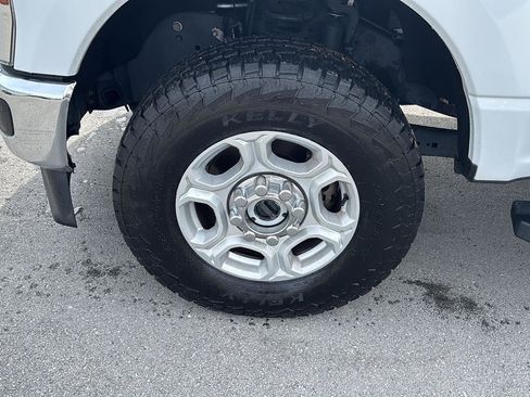 Used 2025 Ford F250 XLT AWD/4WD image 12