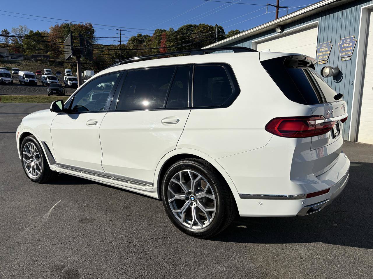 Used 2022 BMW X7 xDrive40i w/ Executive Package AWD/4WD image 3