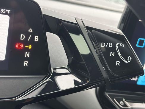 Used 2023 Volkswagen ID.4 Pro S Plus image 18