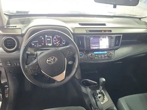 Used 2018 Toyota RAV4 XLE FWD image 8
