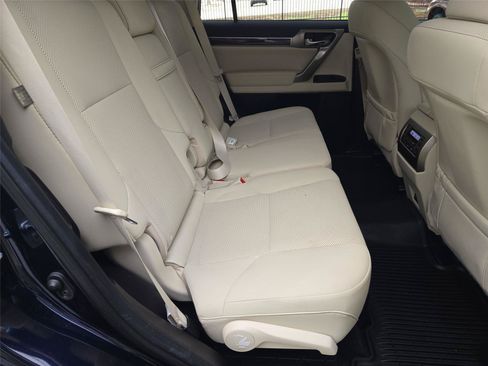 Used 2020 Lexus GX 460 Premium w/ Premium Package AWD/4WD image 29
