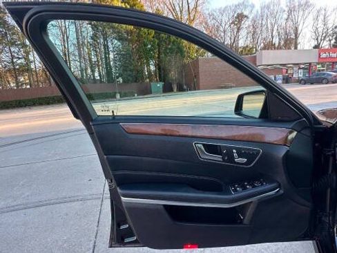 Used 2014 Mercedes-Benz E 350 Sedan image 20