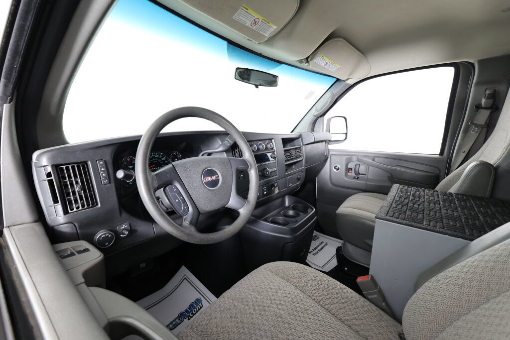 Used 2015 GMC Savana 2500 RWD image 10