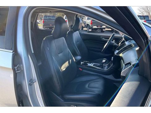 Used 2017 Ford Edge Titanium w/ Equipment Group 301A image 8