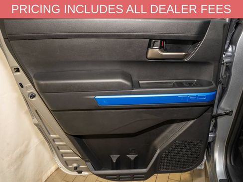 Certified 2025 Toyota Tacoma TRD Off-Road AWD/4WD image 8