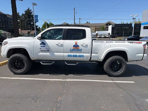Used 2021 Toyota Tacoma TRD Sport AWD/4WD image 9