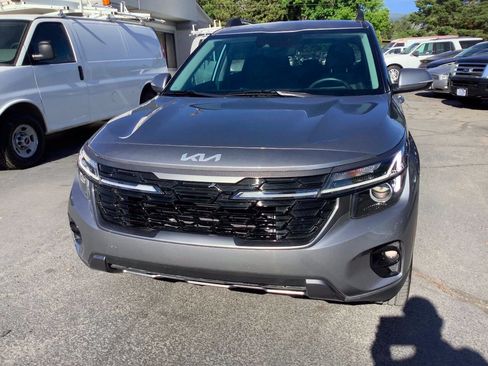 Used 2024 Kia Seltos X-Line AWD/4WD image 3
