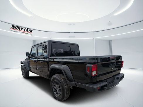 New 2025 Jeep Gladiator Sport image 5