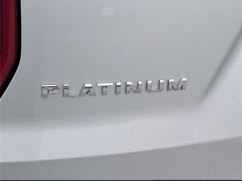 Used 2017 Ford Explorer Platinum image 9