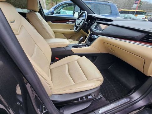 Used 2017 Cadillac XT5 Luxury w/ Driver Awareness Package AWD/4WD image 16