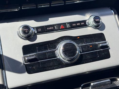 Used 2023 Lincoln Aviator AWD image 24