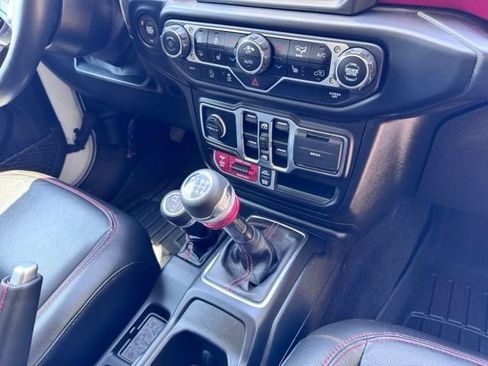 Used 2021 Jeep Gladiator Rubicon w/ Dual Top Group AWD/4WD image 26