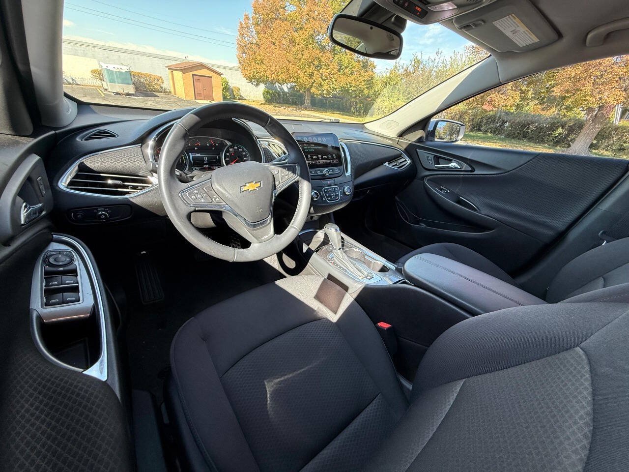 Used 2017 Chevrolet Malibu Hybrid w/ Driver Confidence Package FWD image 9