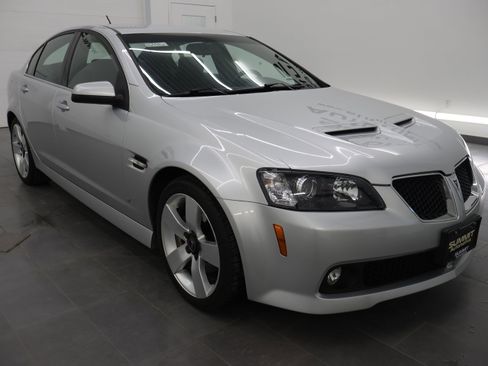 Used 2009 Pontiac G8 GT w/ Premium Package RWD image 2