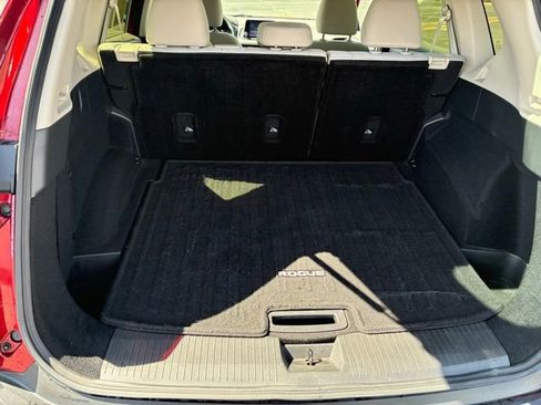 Certified 2023 Nissan Rogue SV image 18